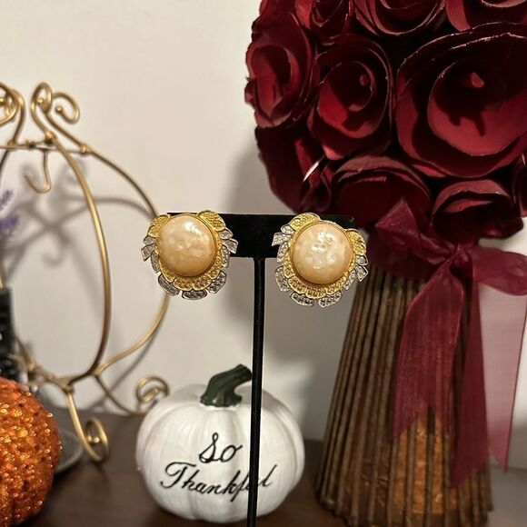 Vintage Accessocraft NYC clip Earrings two tone - Picture 1 of 3